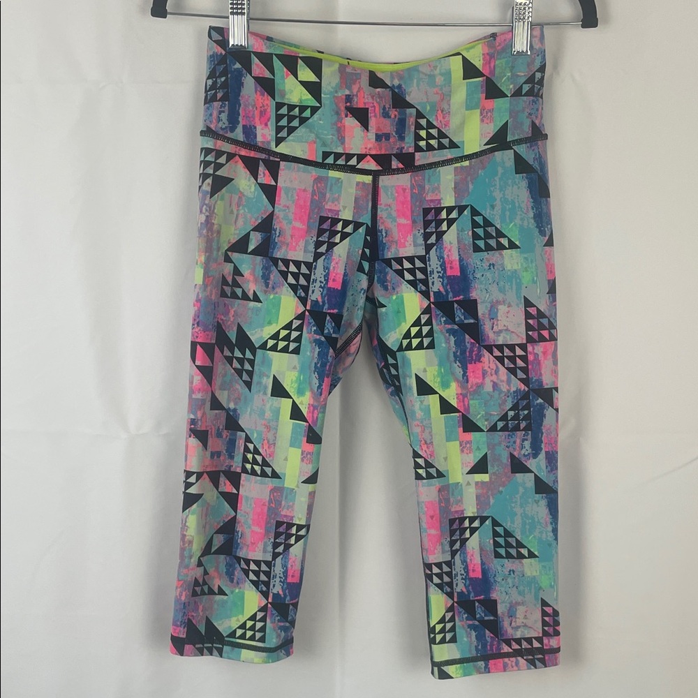Victoria's Secret Sport Knockout Crop Leggings w/Neon Geometric Design - Small